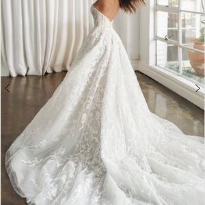 Ivory Lace Bridal Gown